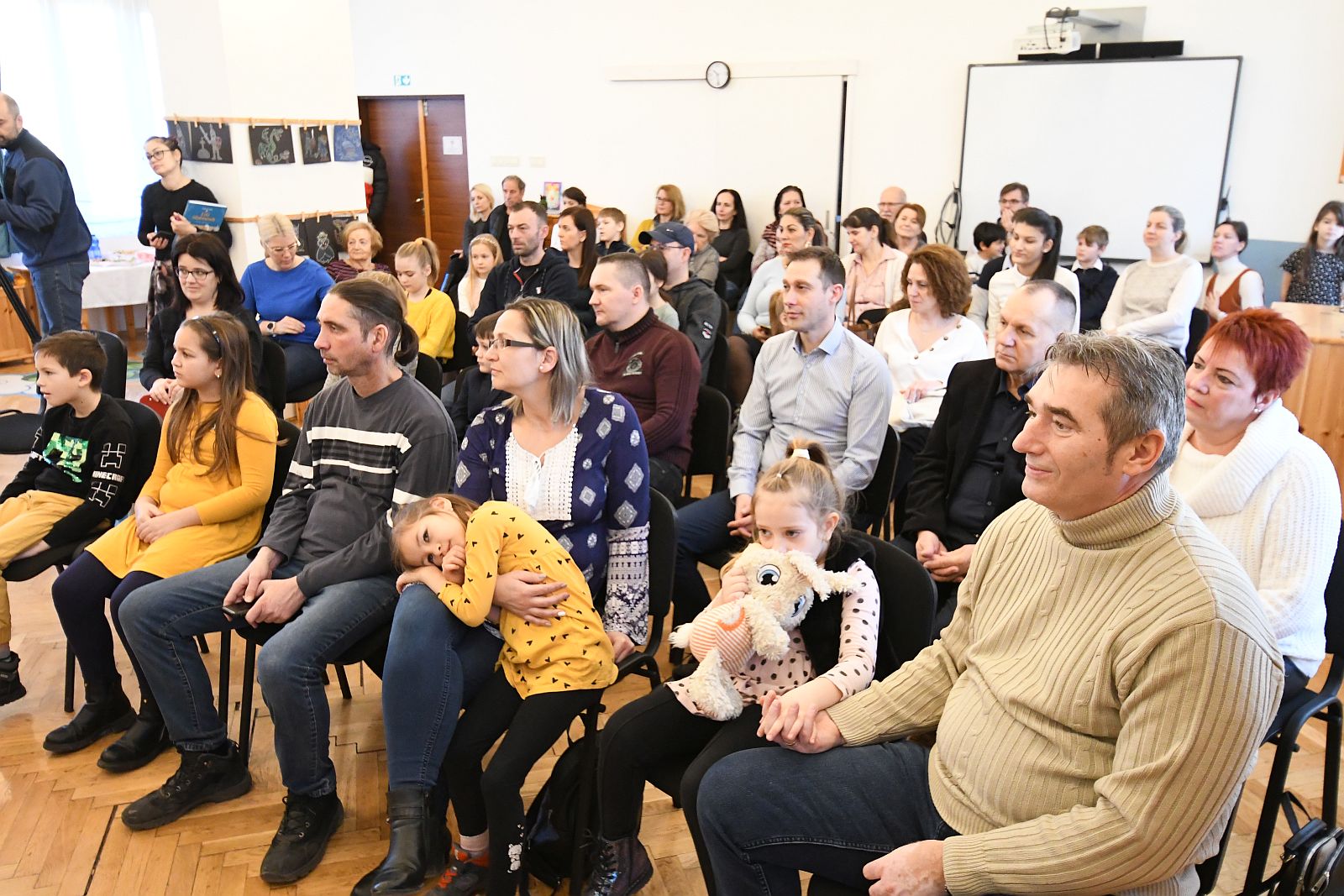 Iskolás meseírókat díjaztak - idén 41 mese érkezett a Tollpihe Meseíró Pályázatra